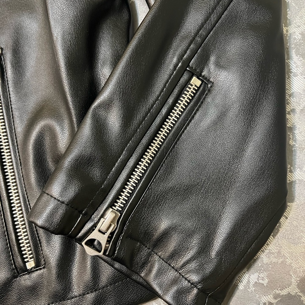 Sleek Black Leather Moto Jacket - Picture 5 of 5